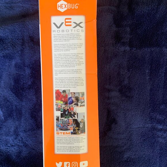VEX Robotics Excavator by HEXBUG - Picture 3 of 4